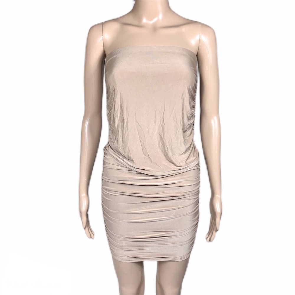 NWT Boohoo Strapless Ruched Tube Dress